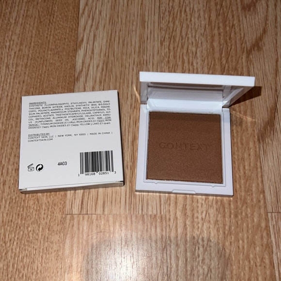 CONTEXT Matte Bronzer in Undisputed - Picture 2 of 2
